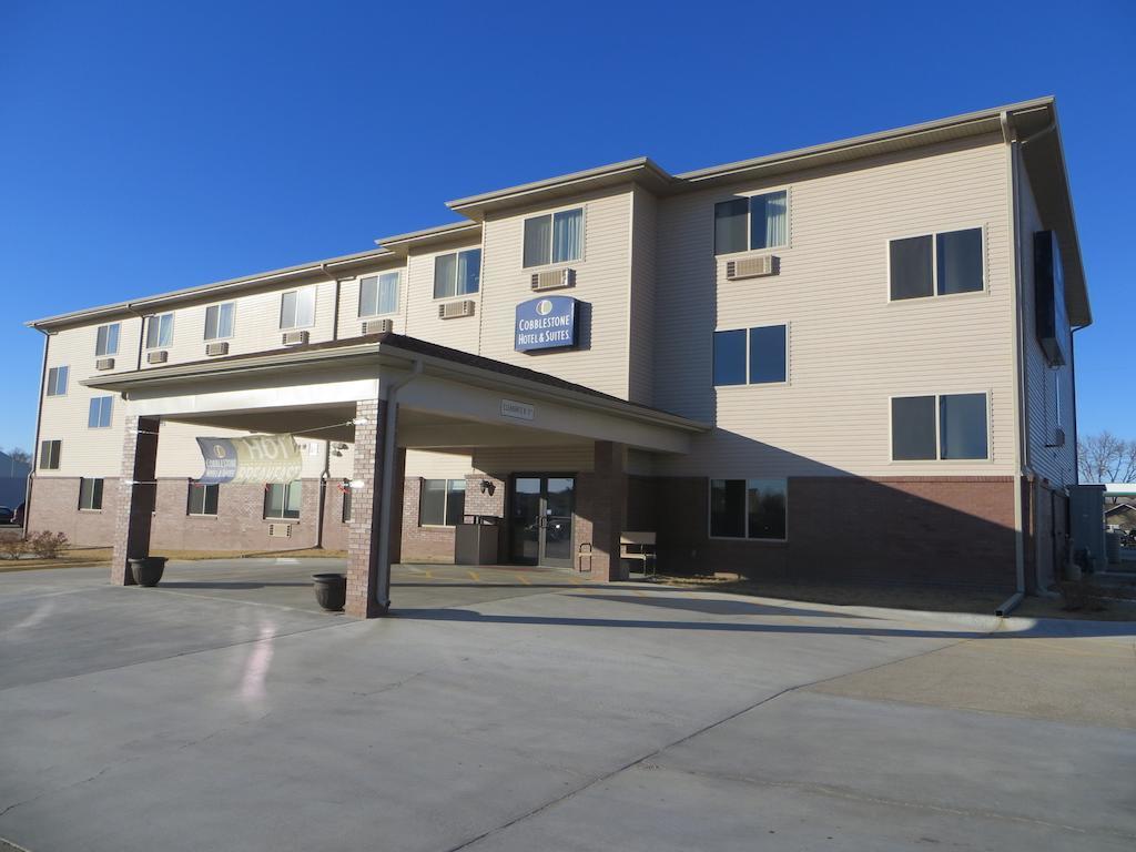 The Edgewood Hotel And Suites Fairbury Extérieur photo