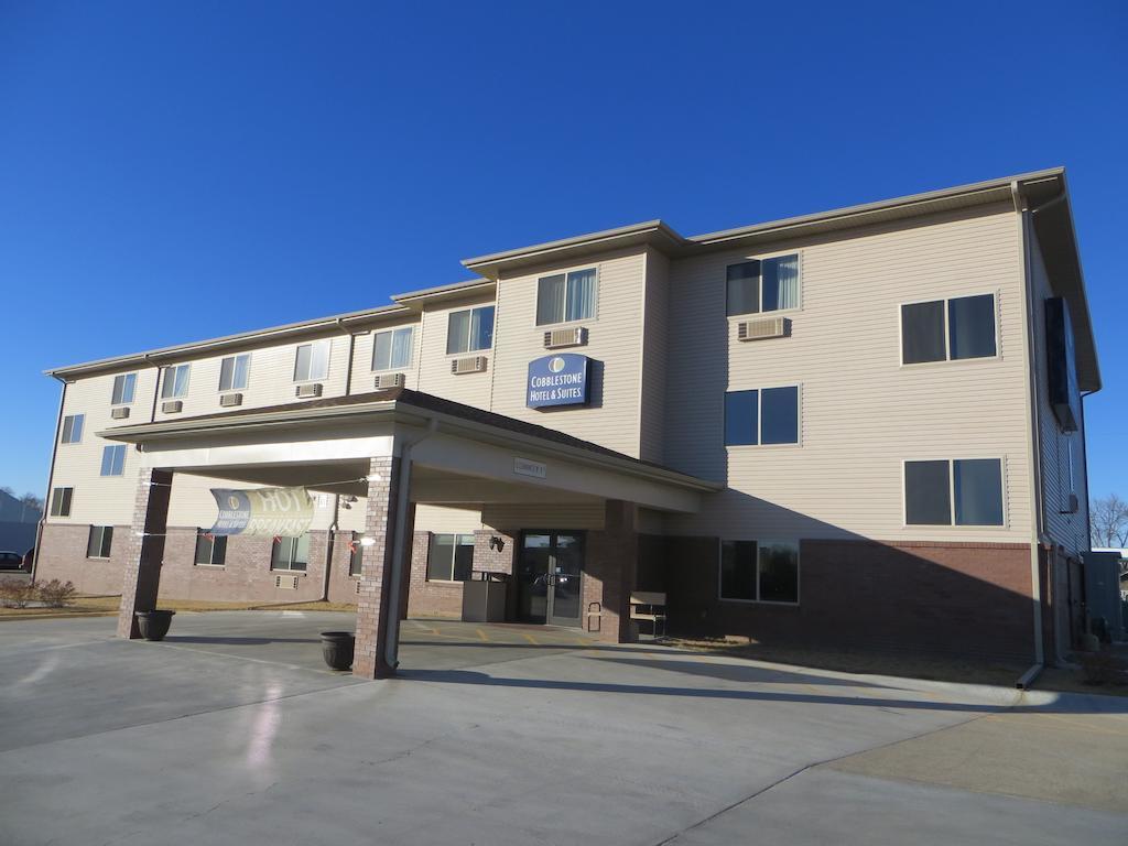 The Edgewood Hotel And Suites Fairbury Extérieur photo