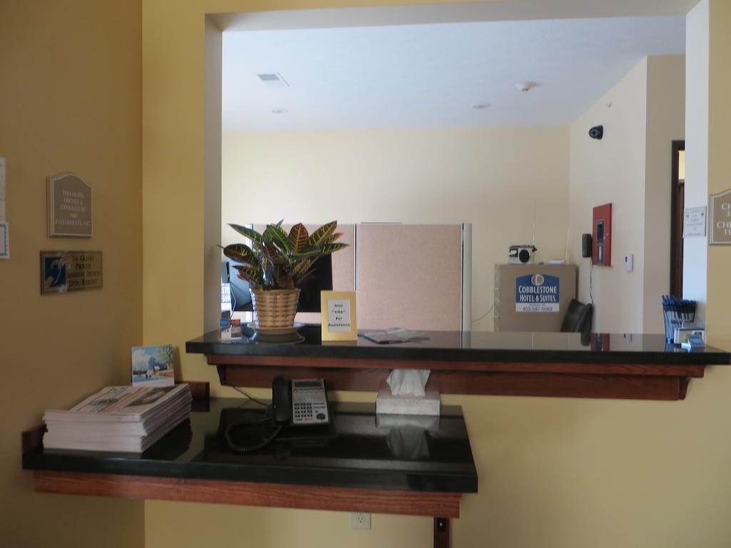 The Edgewood Hotel And Suites Fairbury Extérieur photo