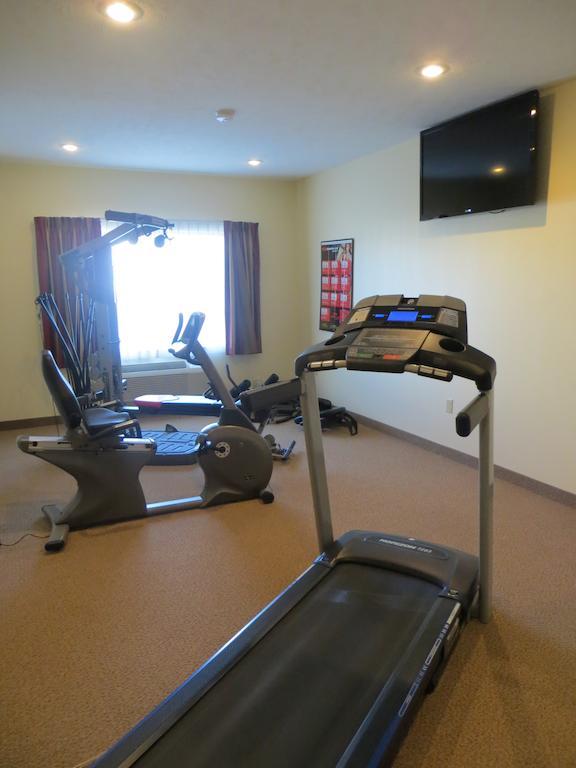 The Edgewood Hotel And Suites Fairbury Extérieur photo
