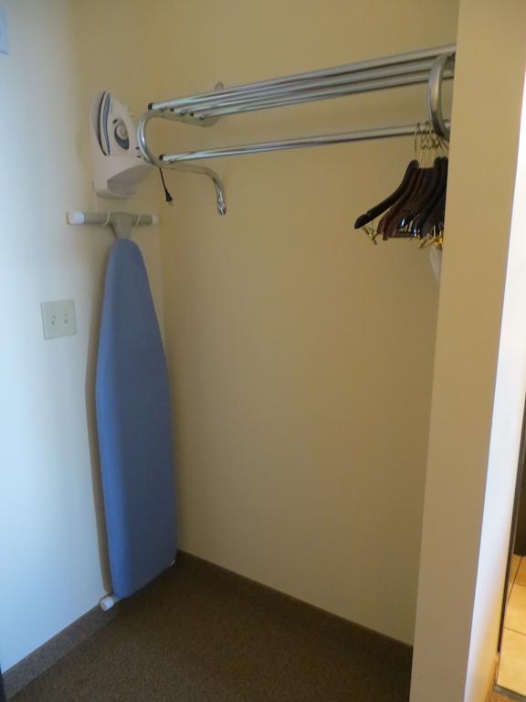 The Edgewood Hotel And Suites Fairbury Chambre photo
