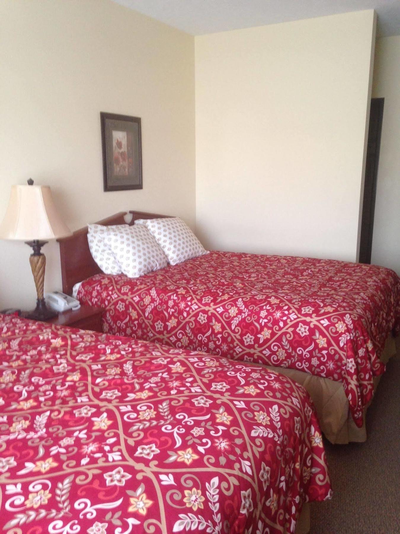The Edgewood Hotel And Suites Fairbury Extérieur photo