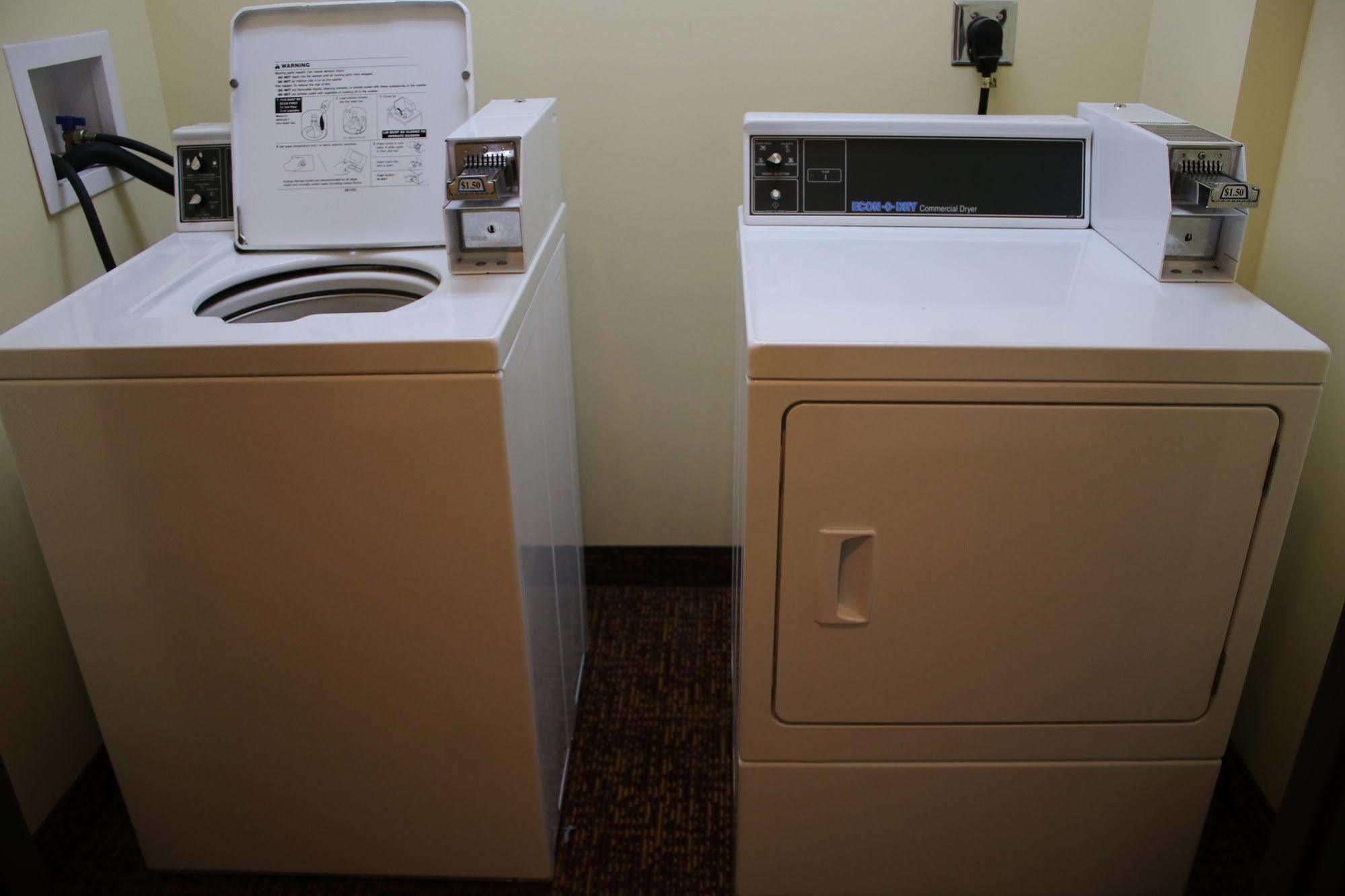 The Edgewood Hotel And Suites Fairbury Extérieur photo