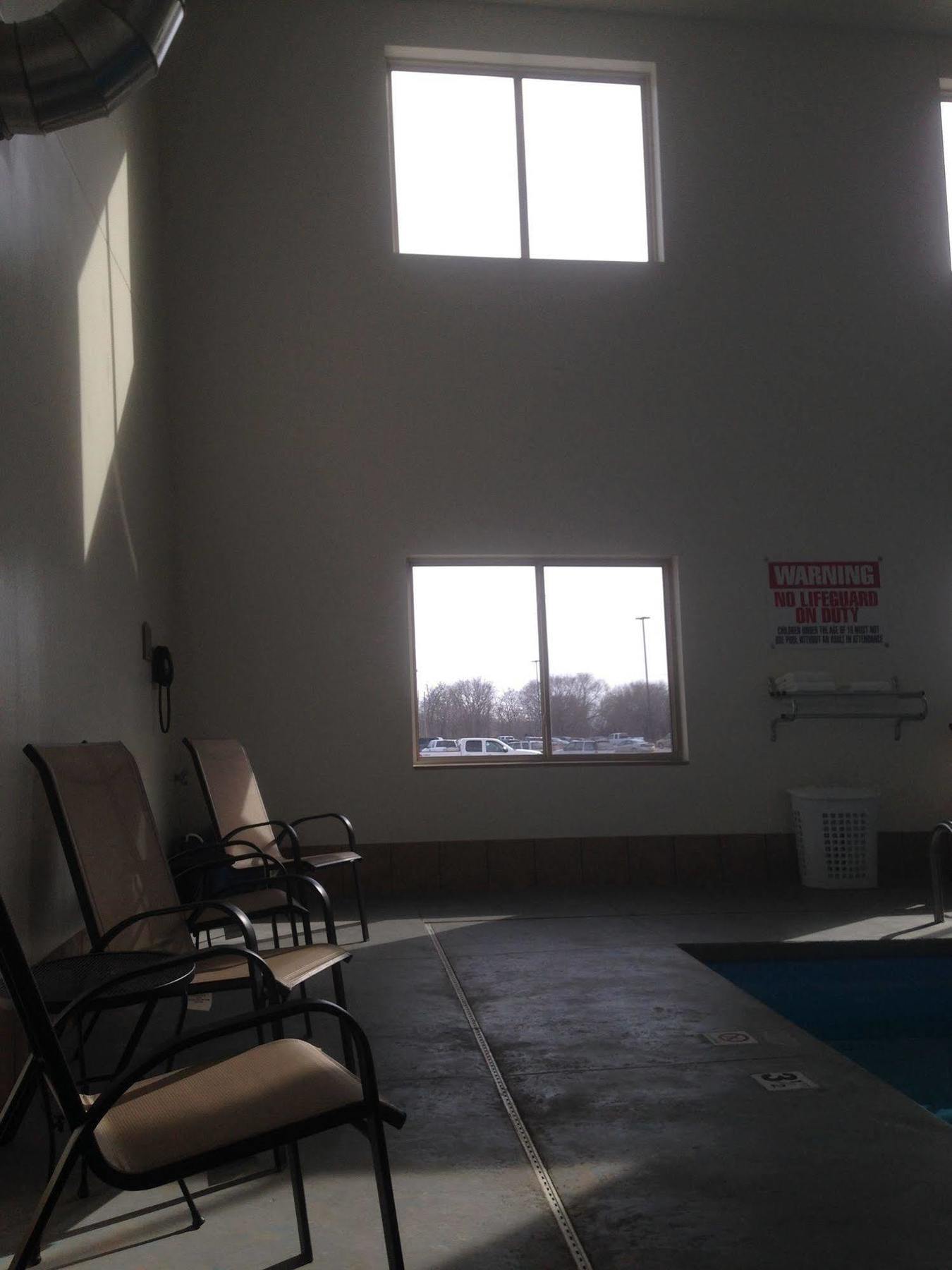 The Edgewood Hotel And Suites Fairbury Extérieur photo