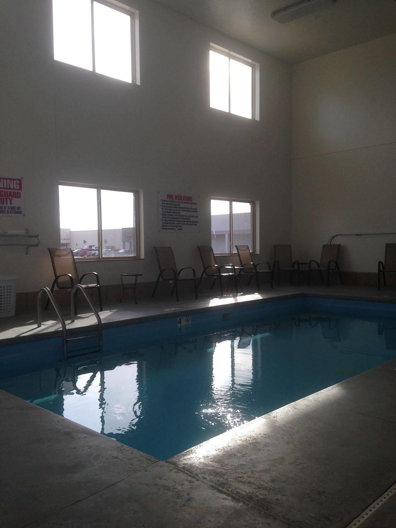 The Edgewood Hotel And Suites Fairbury Extérieur photo