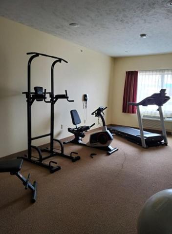 The Edgewood Hotel And Suites Fairbury Extérieur photo